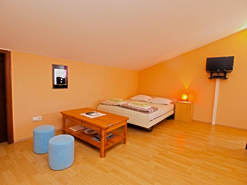 Apartments Denis 19 Fažana Buitenkant foto