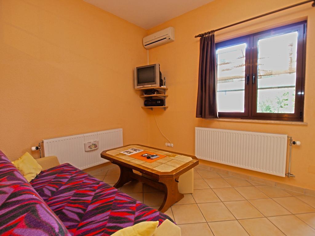 Apartments Denis 19 Fažana Buitenkant foto